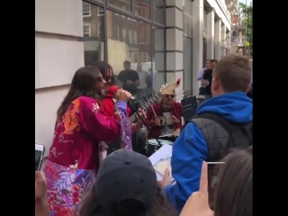 09/10/2018 • jared with fans outside bbc radio studio 1 | london, great britain